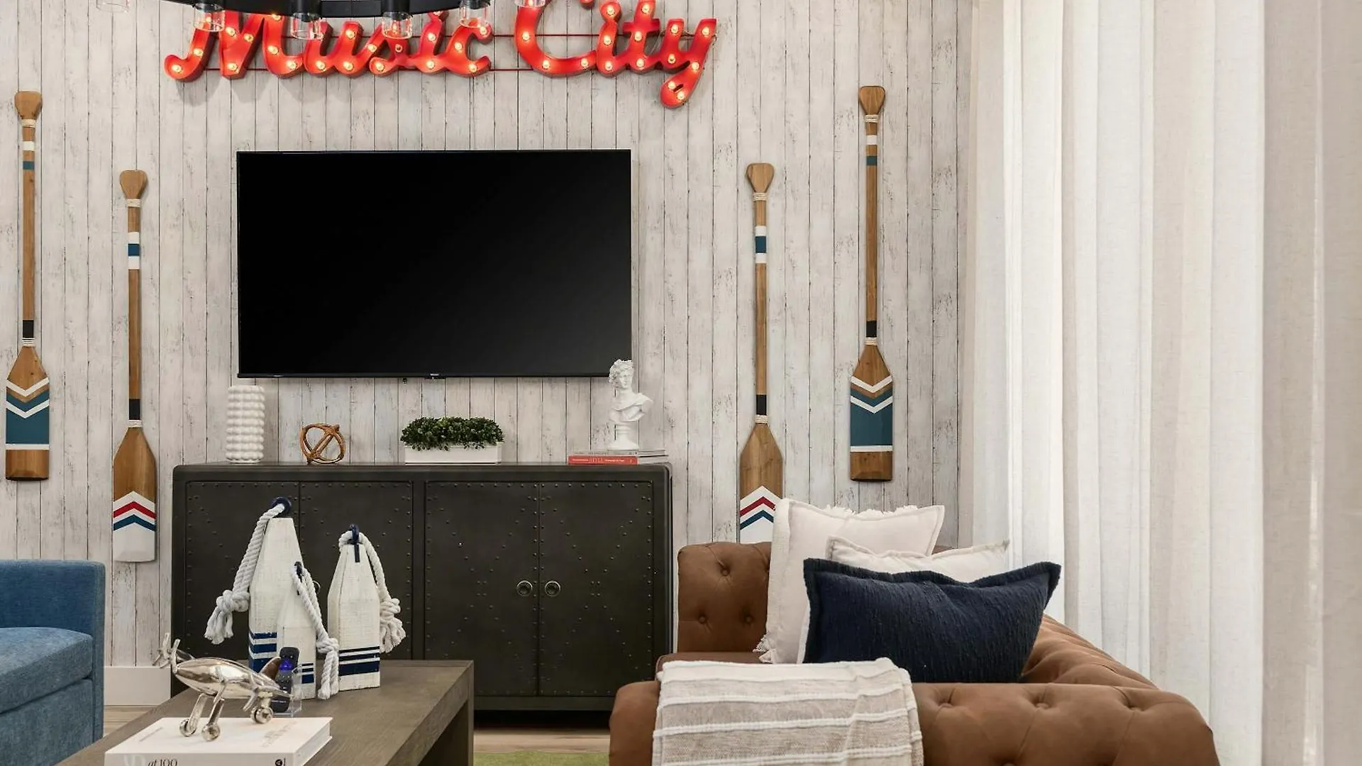 Holiday home The Americana Abode Rooftop Hot Tub Game Room Nashville United States